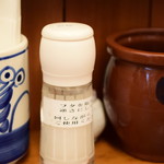 丸五 - 卓上。岩塩