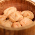 丸五 - 卓上。梅干し