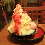 甘味処 古今茶家 - いちごミルクソフト　950円