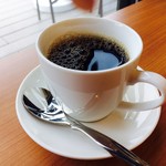 ブック&カフェ こ・らっしぇ - ドリンクバーはウーロン茶・アイスコーヒー・オレンジジュース・グレープフルーツジュース・ホットコーヒー。スプーンがチューリップ！
