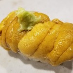 鮨匠 のむら - ⑧赤雲丹(佐賀県唐津産)
      握りは流石に5秒ホールドはしません。(笑)
      甘い！甘い！甘～い！(´ρ`)