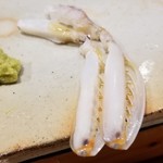鮨匠 のむら - ⑰蝦蛄のつめ
      シャコで一番甘い部分。蟹のような濃い味ではなく、クリアな甘さです。