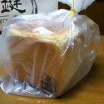 道の駅 レスティ 唐古・鍵 - 黄金の生食パン