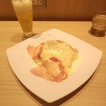 oj珈琲 食べ物屋cafe - ふわふわカルボナーラとフレッシュパイナップルジュース