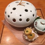 明月庵 ぎんざ田中屋 - 前菜です。入れ物がおしゃれです。