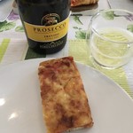 Gagliasso Il Fornaio Pasticcere - カットピッツァをプロセッコで