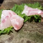 まき田鮨 - 奥がアコウ、手前がタイ