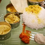 ケララの風II - アチャールは少し辛く、湯取りのインディカ米がパラリと軽やか