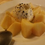 ヴェロニカ ペルシカ - 白桃とブラッティーナチーズ