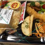 フードストアあおき - オムライス弁当 520円。