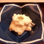 さえ喜 - 海ウナギ　お弟子さんがお客さんに調理前を見せて回ります。　ふっくらしたこういう形での海ウナギは初めて頂きました。