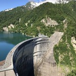 扇沢売店 - 黒部ダムと立山連峰