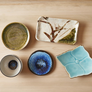 美濃焼や有田焼など、工芸美が宿る器で料理に彩りを