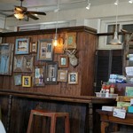 Pioneer Saloon - 店内