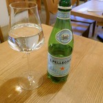 炭酸水サンペレグリノ