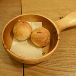 プラッサッジョ - 新たまねぎの自家製パン