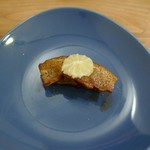 プラッサッジョ - 豚のほほ肉の塩漬けと仔牛のレバーのグリル