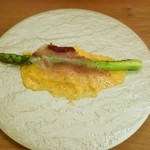 プラッサッジョ - アスパラのソテー　スクランブルエッグ