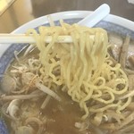 라멘 아리사 - 麺リフト熱々曇ってる