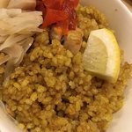 里葉亭 - 〆のカレー
      色々な穀物が入ってる？
      んん...