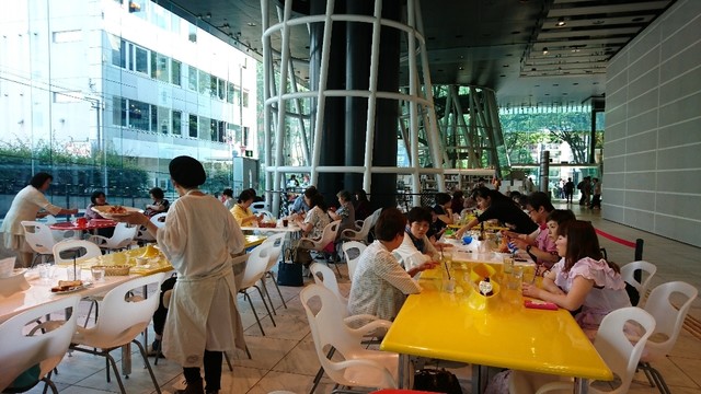 クレプスキュール カフェ 仙台メディアテーク Crepuscule Cafe 勾当台公園 カフェ ネット予約可 食べログ