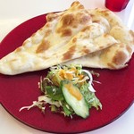 Organic Tokyo Indian Restaurant ＆ Bar - ランチのナンとサラダ