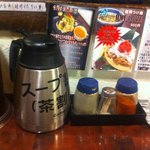 麺や庄の - 卓上の調味料、スープ割り