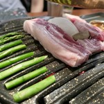 제주몬트락 - チェジュテジ パンマリ：제주돼지 반마리(済州豚半頭600g)44000₩