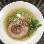 ブン ブン ブラウ カフェ ウィズ ビーハイヴ - 塩ラーメン