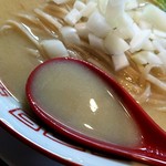 晴耕雨読 - 「白味噌中華そば」のスープのアップ