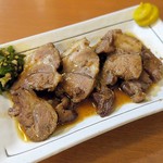 Rakii Tarou - 旨ダレ煮込焼豚￥580青唐辛子こいくち醤油漬け￥100