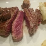 肉の断面　レアでお願いしました