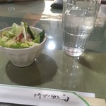 カラチの空 - 最初にサラダ