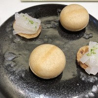 なかがわ - ◆前菜・・フォアグラ最中、明太子煎餅の上に烏賊そうめん