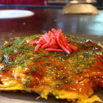 鉄板バル かたつむり - お好み焼き ヤサイ入アップ