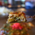 鉄板バル かたつむり - お好み焼き ヤサイ入リフトアップ