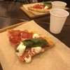 Pizza E Mozzarella - 料理写真:【カプレーゼ風ピッツア】（2.3€）※正式名称不明