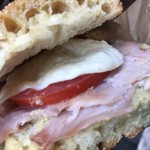 Pane e Salame - チーズとトマトとプロシュート！