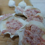 上海華都小吃點心城 - スープの煮凝りや脂肪をたっぷり含んだ、きめの細かい肉餡を・・