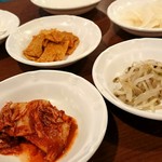 Yu Chun Korean Restaurant - 前菜