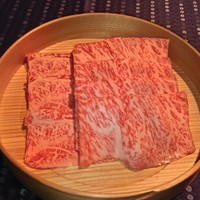 瀬里奈 本店 - 茨城県産の特撰牛サーロインのしゃぶしゃぶ肉・その１です。枚数も７枚で霜降りも多めです。