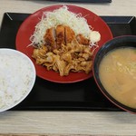 Katsuya - 肉盛りチキンカツ定食745円(税込)+ご飯大盛100円+とん汁大変更160円