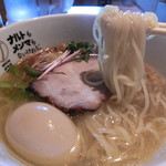 味玉塩らーめん880円