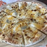 グーギーズカフェ - クアトロチーズピザ@1,600円