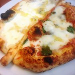 Pizzeria Ciccio - ピッツァ   クワトロフォルマッジとロマーナ