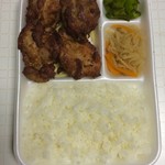 からあげ七生 - からあげ弁当 小盛り¥400唐揚げ大4個に飯200グラム