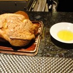 ホテルオークラ　タバーン　柏 - グレアマッシュ  シュー生地の中に チーズを入れて焼いたパン