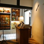 お茶と酒 たすき - 店内（喫茶スペース入口）