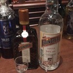 バー キュラソー - コアントロー飲み比べ