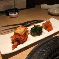 和牛焼肉じろうや 介 wagyu&sake 名古屋駅前本店 - キムチの盛り合わせ